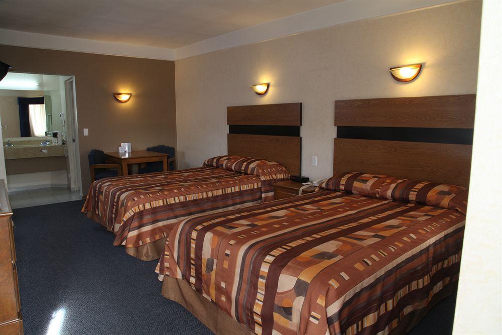 American Inn Hotel & Suites Parral Extérieur photo