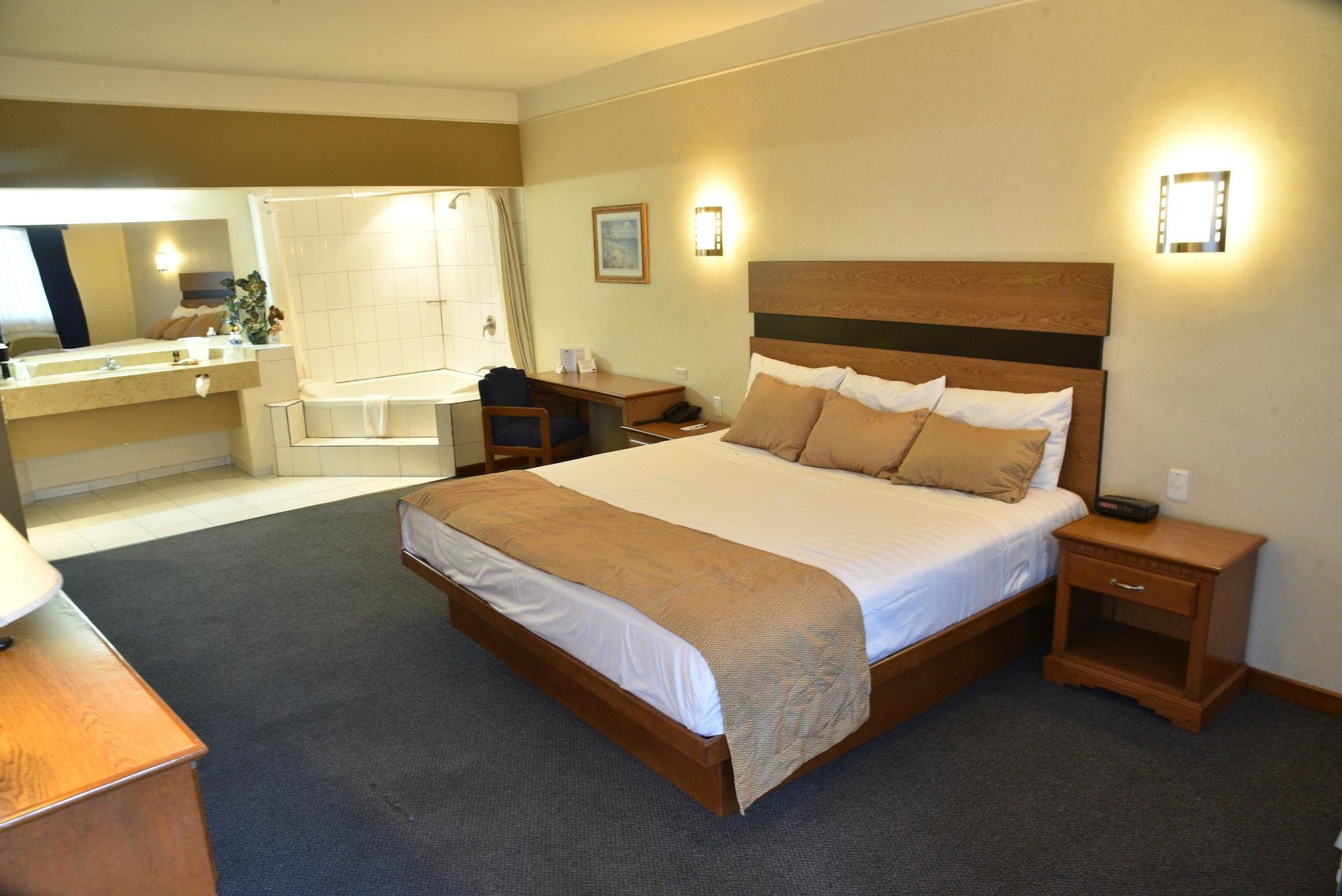 American Inn Hotel & Suites Parral Extérieur photo