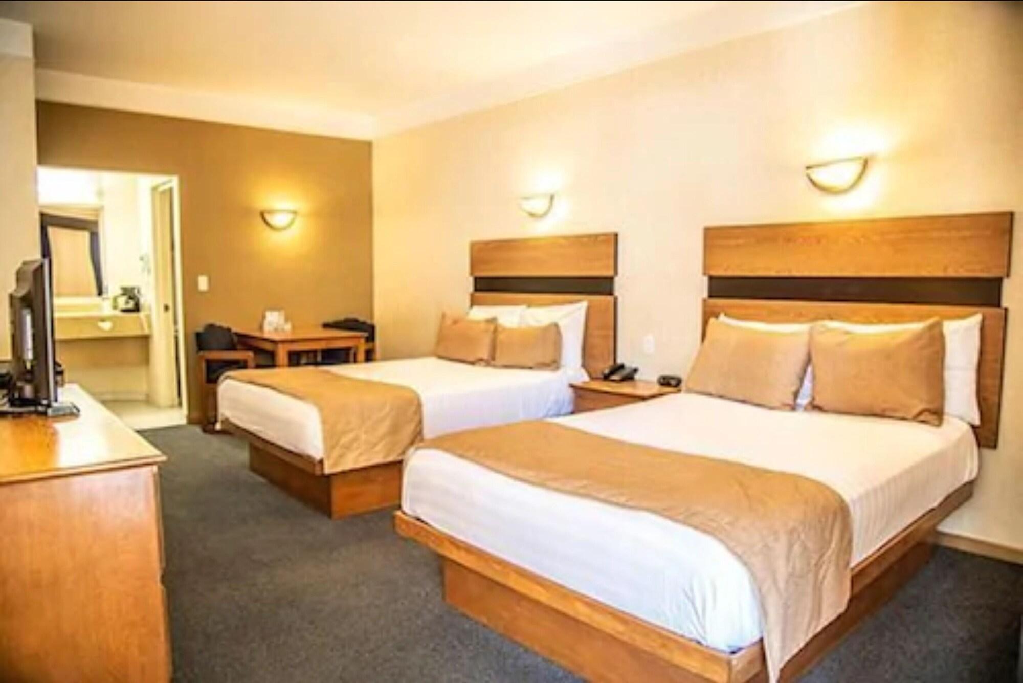 American Inn Hotel & Suites Parral Extérieur photo