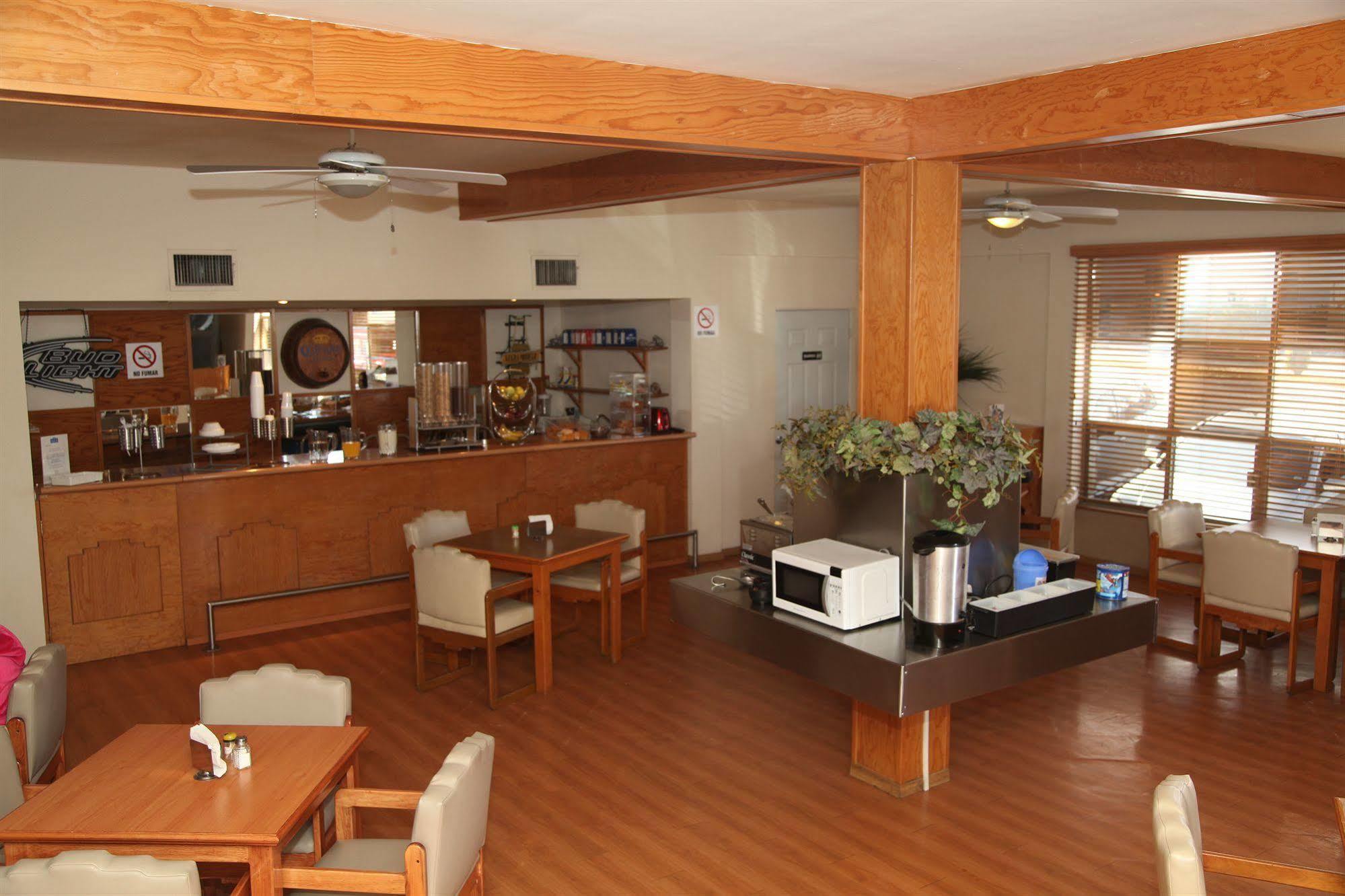 American Inn Hotel & Suites Parral Extérieur photo